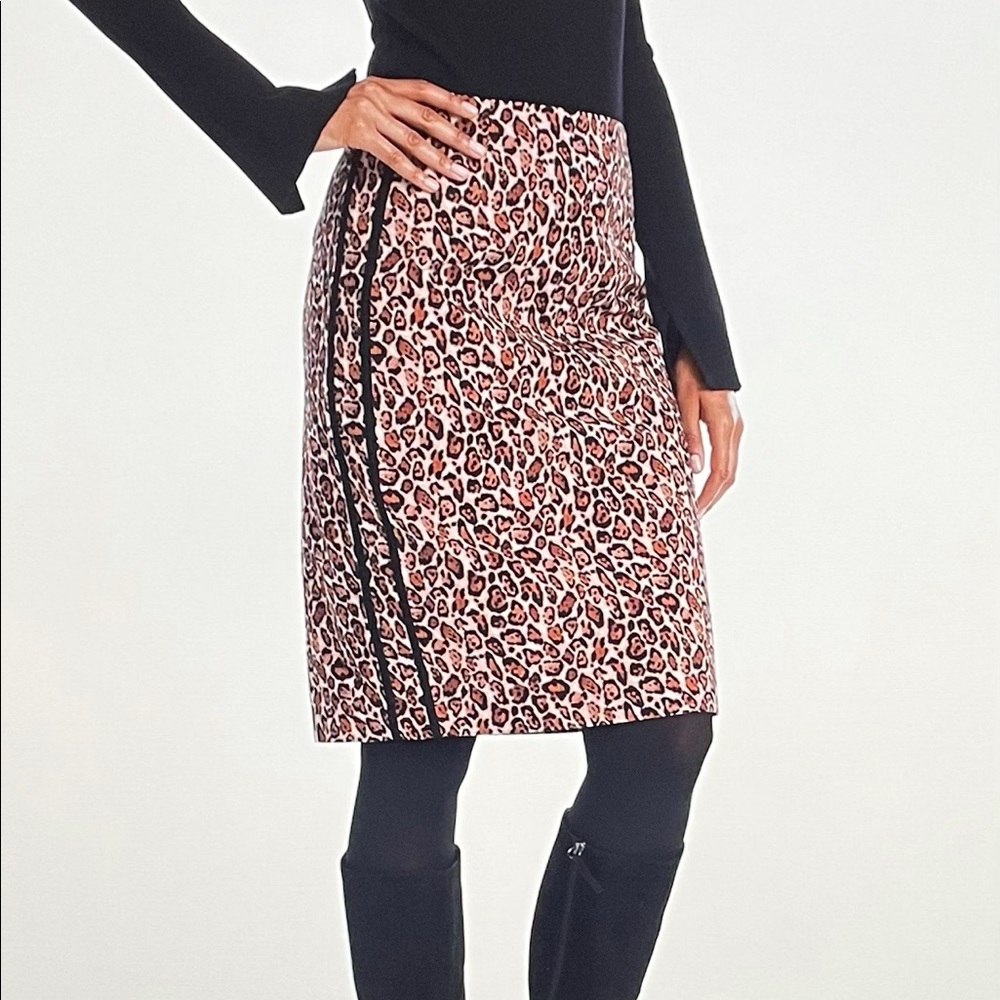 NWT WHBM Leopard Stretch Pencil Skirt Size 2P - Picture 2 of 11